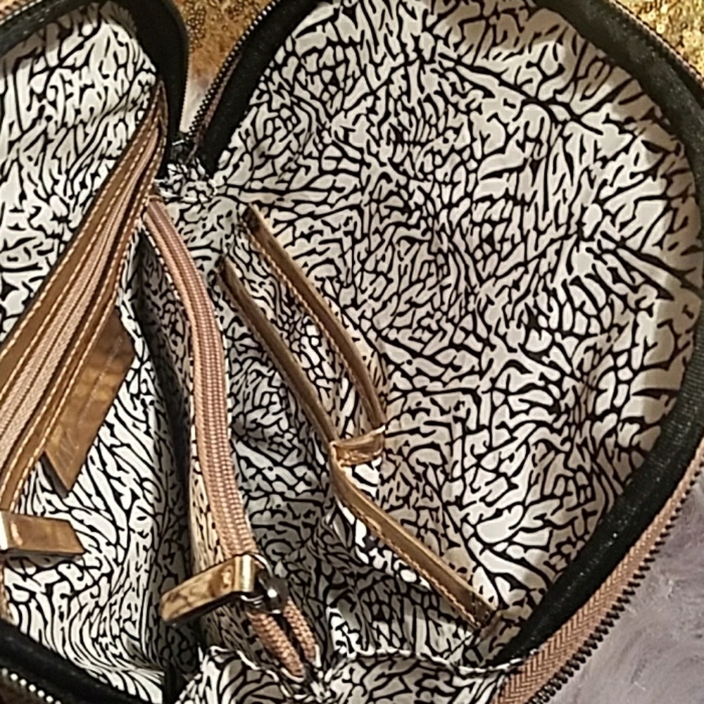 Gold backpack - Picture 4 of 5
